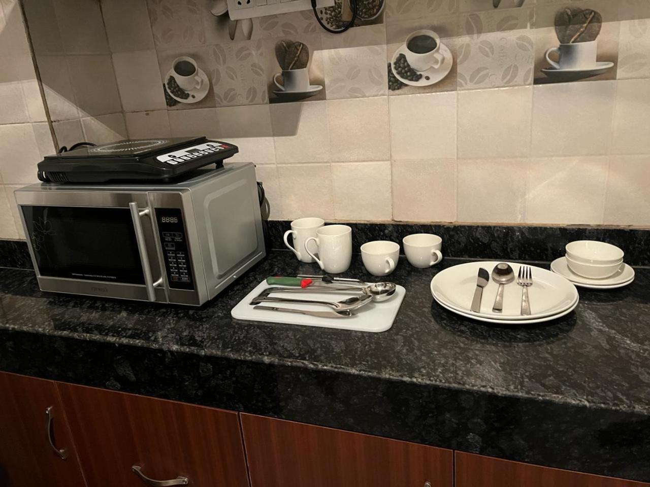 Aura Luxury Studio I Couple Friendly I Near Golf Course Road, Sector 57, Gurgaon Exterior foto