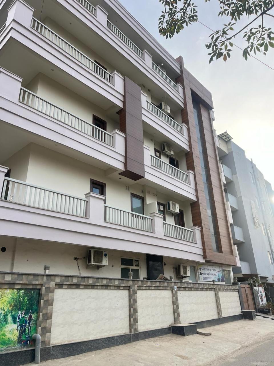 Aura Luxury Studio I Couple Friendly I Near Golf Course Road, Sector 57, Gurgaon Exterior foto
