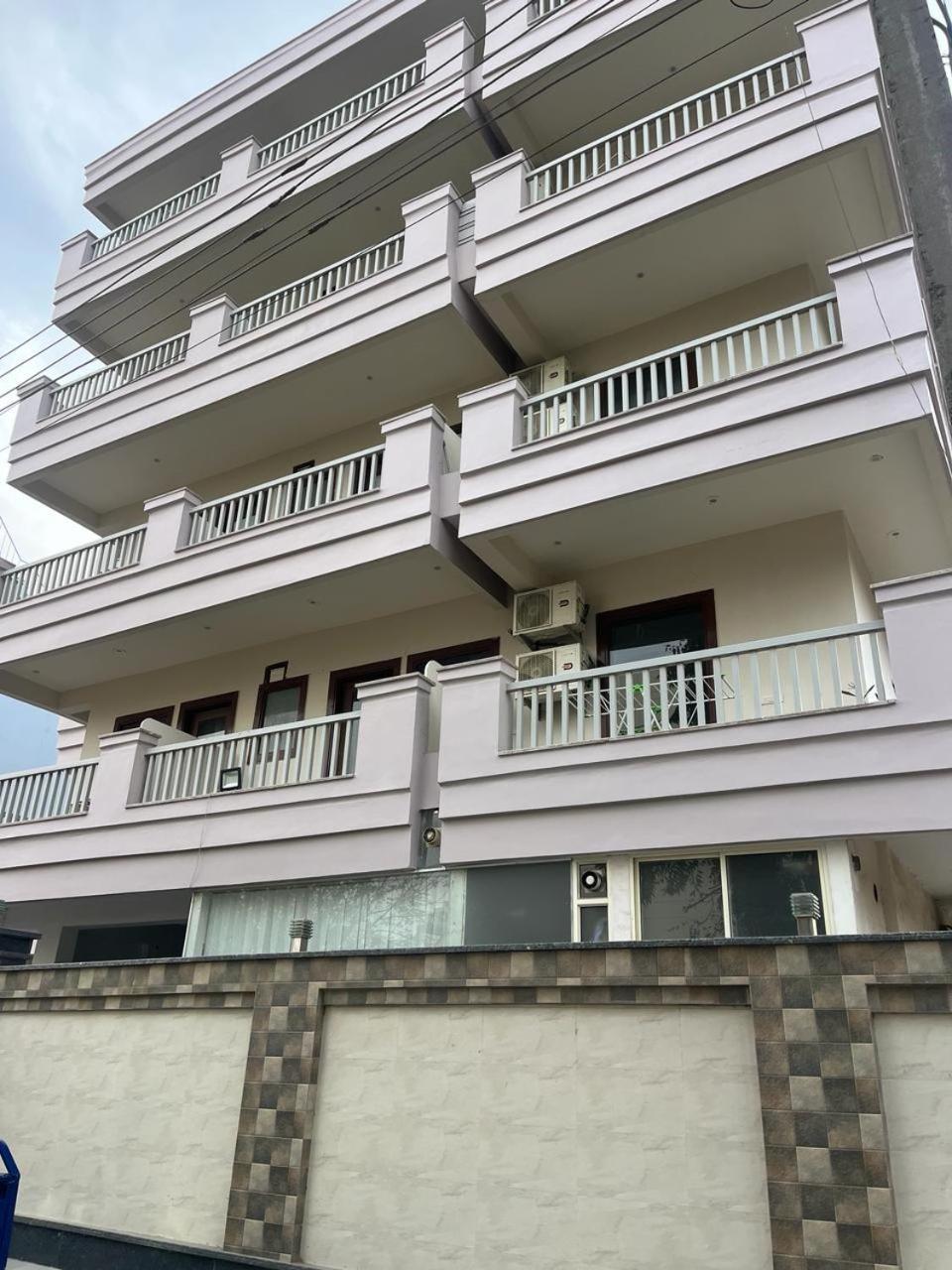 Aura Luxury Studio I Couple Friendly I Near Golf Course Road, Sector 57, Gurgaon Exterior foto