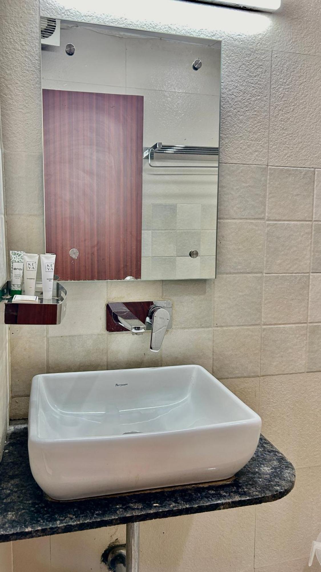 Aura Luxury Studio I Couple Friendly I Near Golf Course Road, Sector 57, Gurgaon Exterior foto
