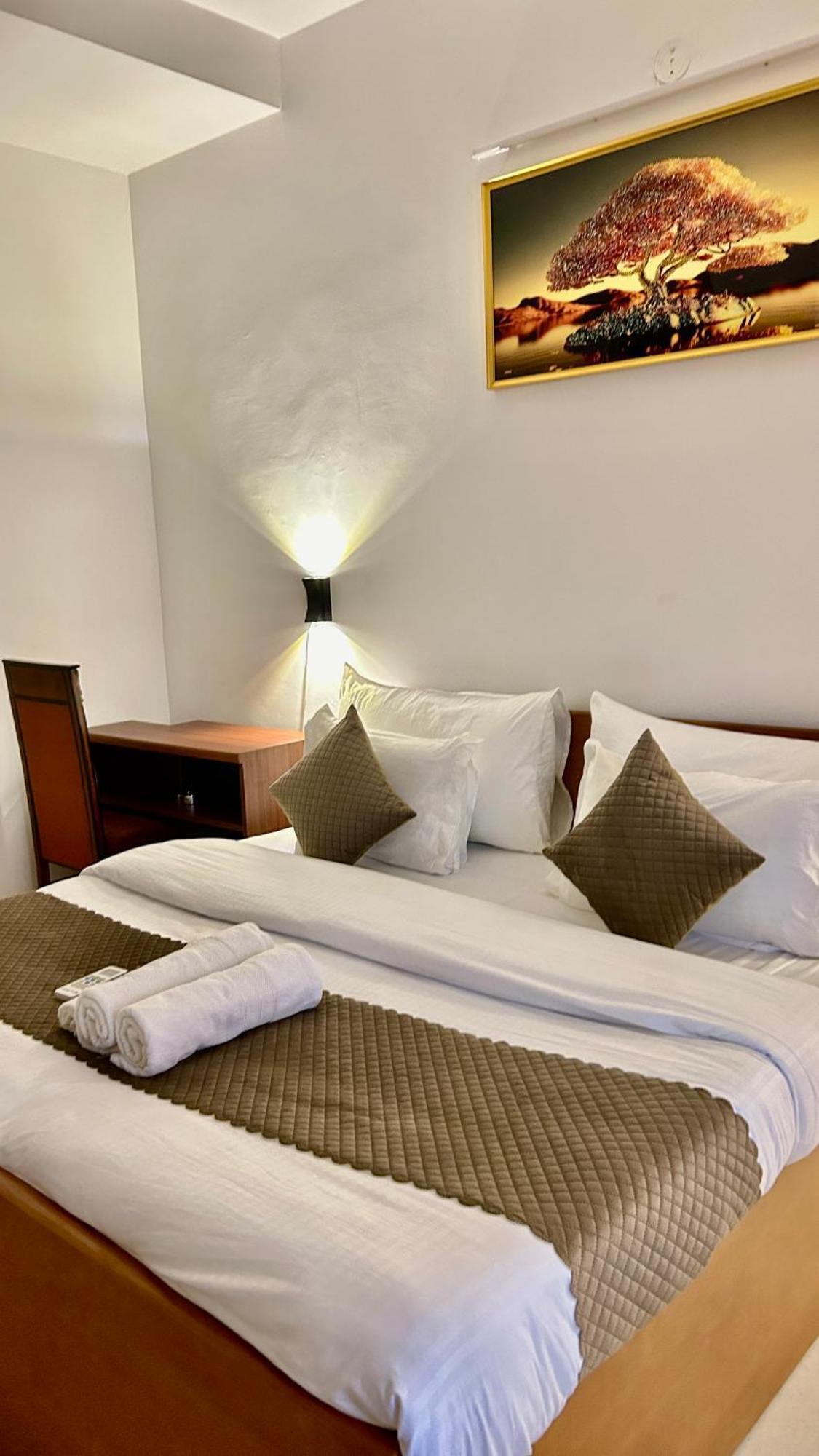 Aura Luxury Studio I Couple Friendly I Near Golf Course Road, Sector 57, Gurgaon Exterior foto