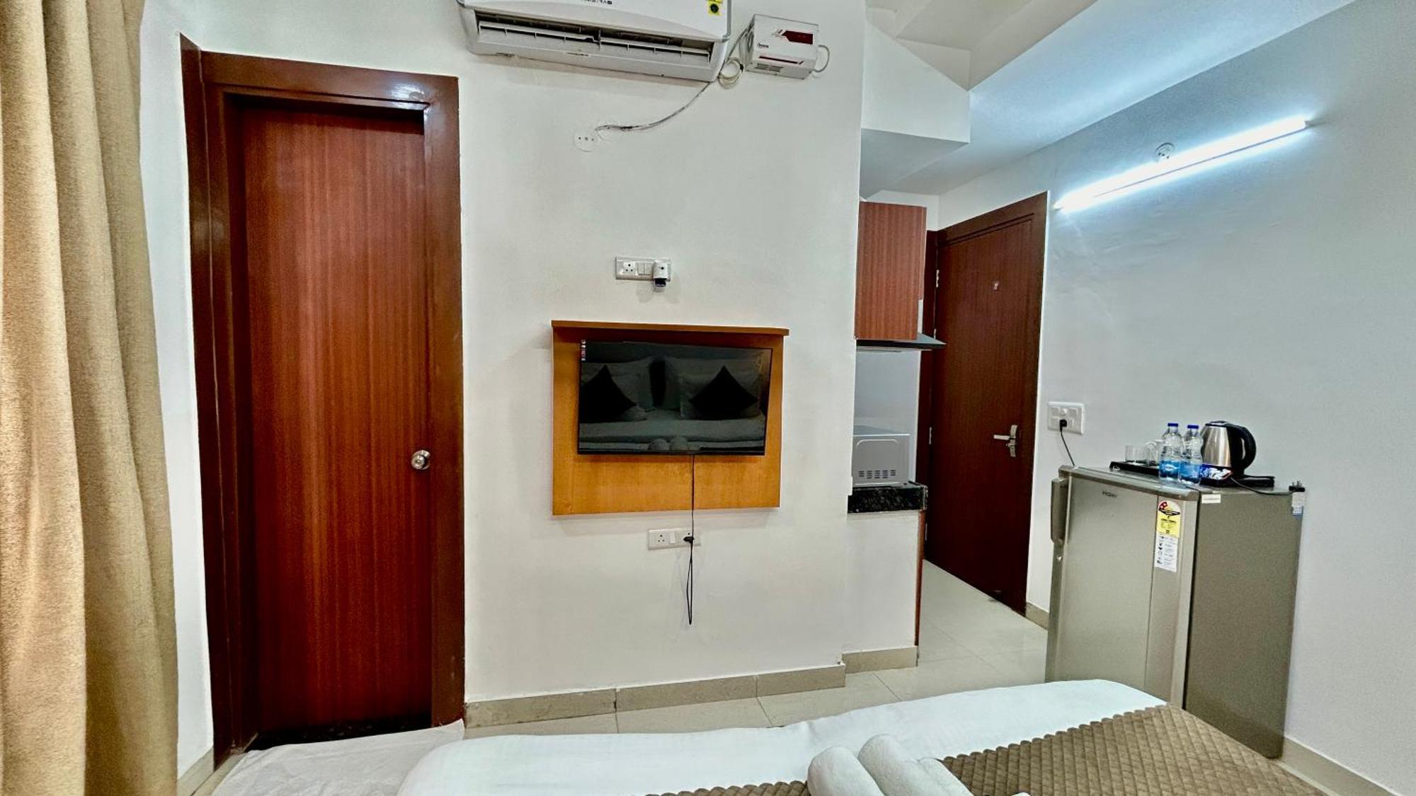 Aura Luxury Studio I Couple Friendly I Near Golf Course Road, Sector 57, Gurgaon Exterior foto