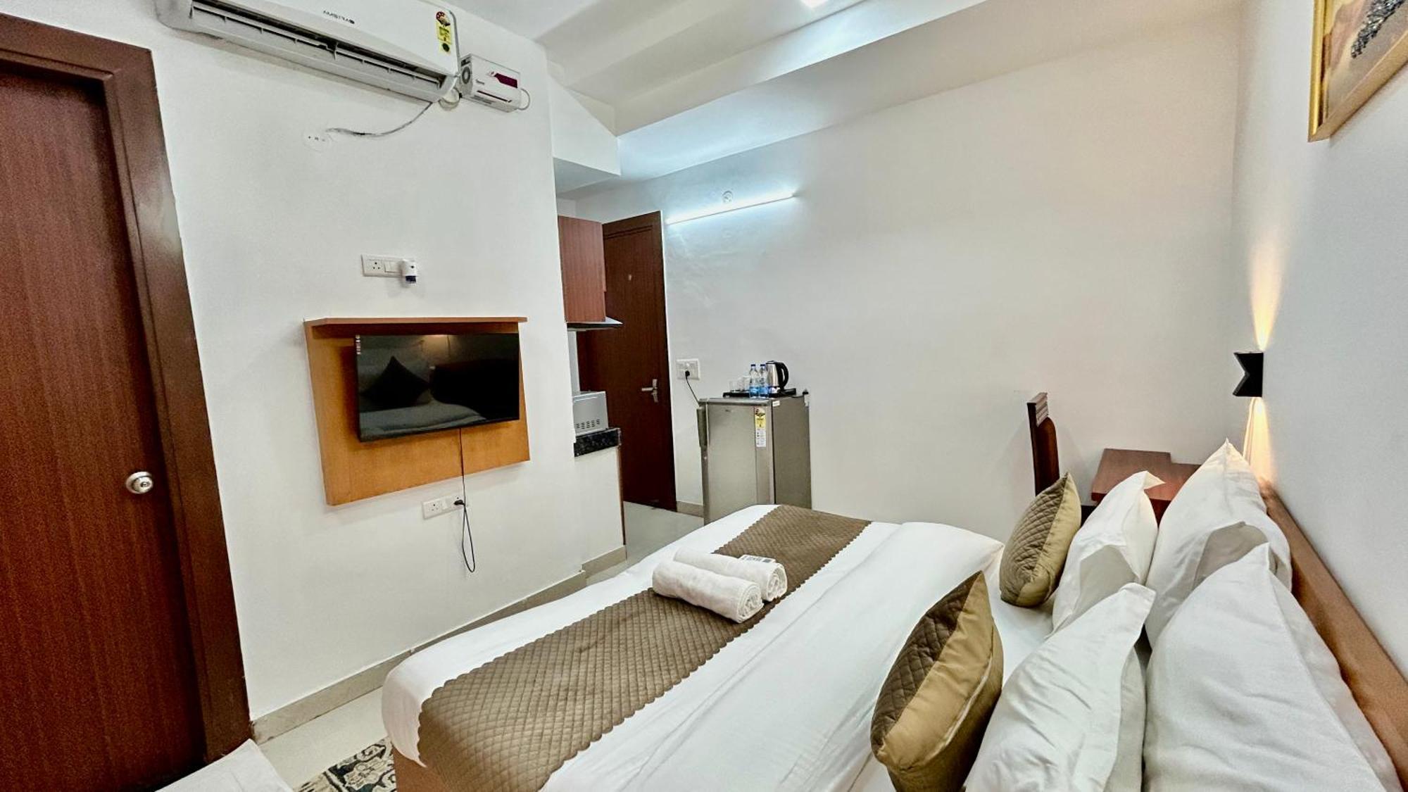 Aura Luxury Studio I Couple Friendly I Near Golf Course Road, Sector 57, Gurgaon Exterior foto