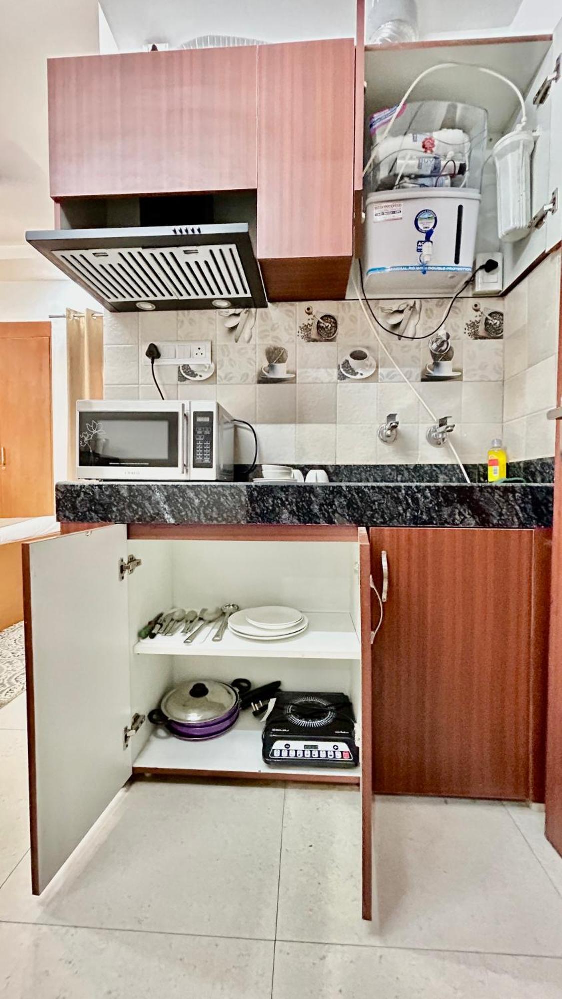 Aura Luxury Studio I Couple Friendly I Near Golf Course Road, Sector 57, Gurgaon Exterior foto