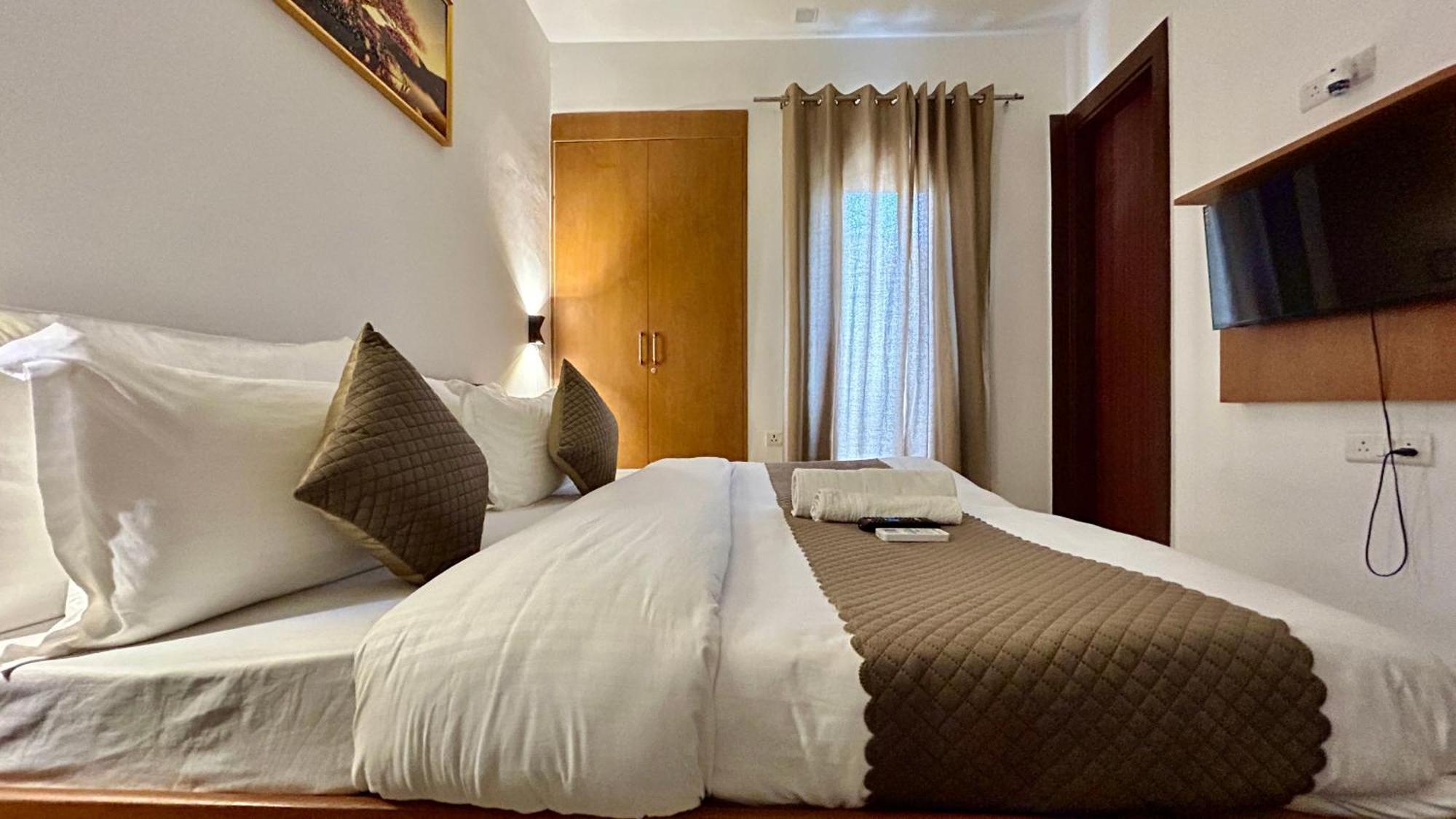 Aura Luxury Studio I Couple Friendly I Near Golf Course Road, Sector 57, Gurgaon Exterior foto